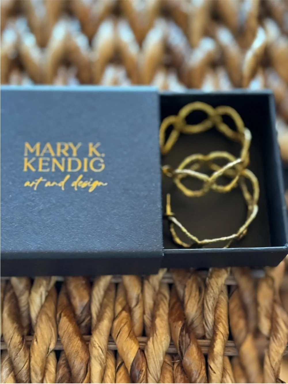 *NEW Rare Mary K. Kendig Gold Textured Open Circle Hoop Earrings